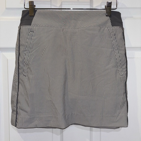 Athleta Dresses & Skirts - Athleta Brooklyn Textured 16” Skirt Skort, Gray White Stripe, Size 4
